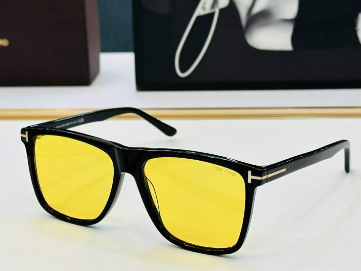 Picture of Tom Ford Sunglasses _SKUfw76017555fw